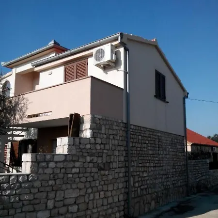 Anastazija *